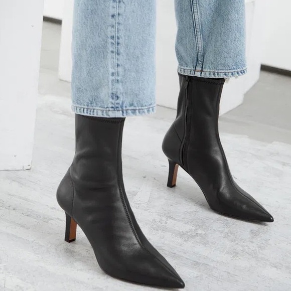 & Other Stories 100% Leather Pointy Sock Ankle
Boots, in black, size 9 - Picture 1 of 11